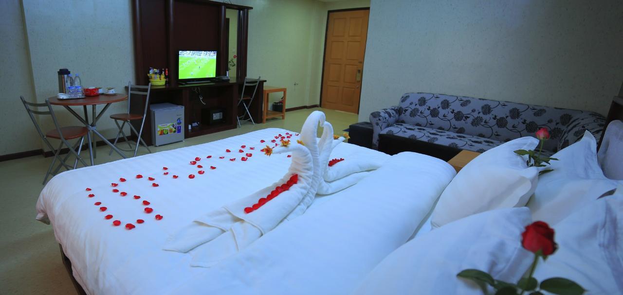 King & Queen Hotel Monywa Bagian luar foto